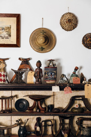 https://www.houseandgarden.co.uk/gallery/antiques-dealer-tom-hurst